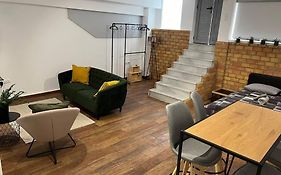 Industrial Studio / Alios 4 / Hilton Area