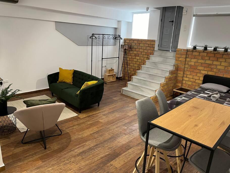 Industrial Studio / Alios 4 / Hilton Area Ateny Zewnętrze zdjęcie