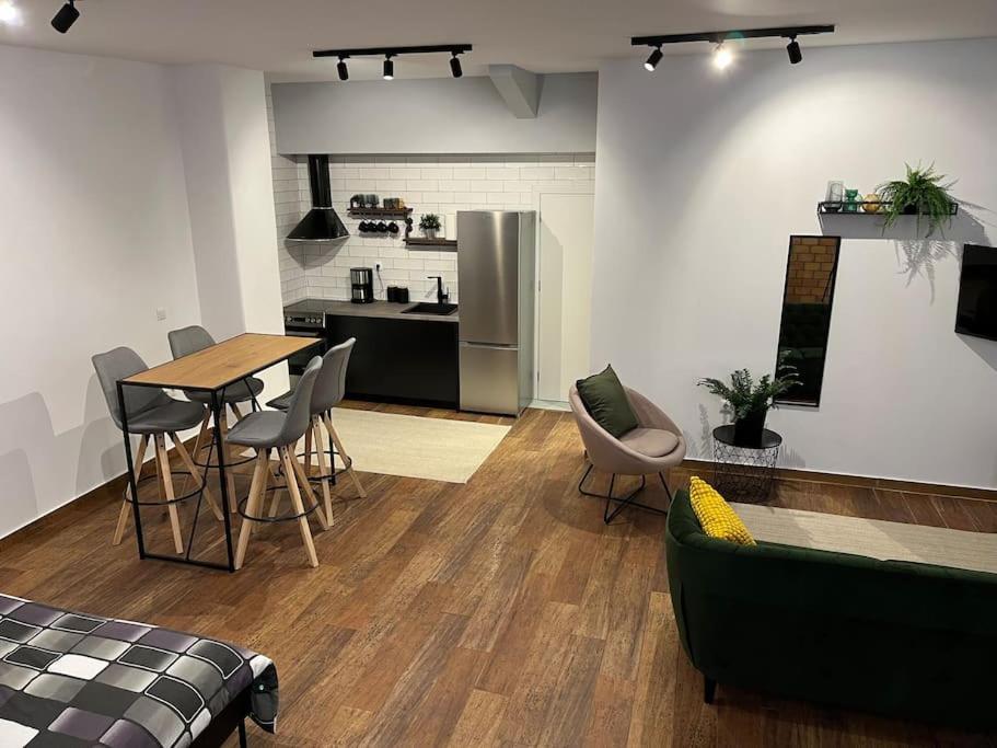 Industrial Studio / Alios 4 / Hilton Area Ateny Zewnętrze zdjęcie